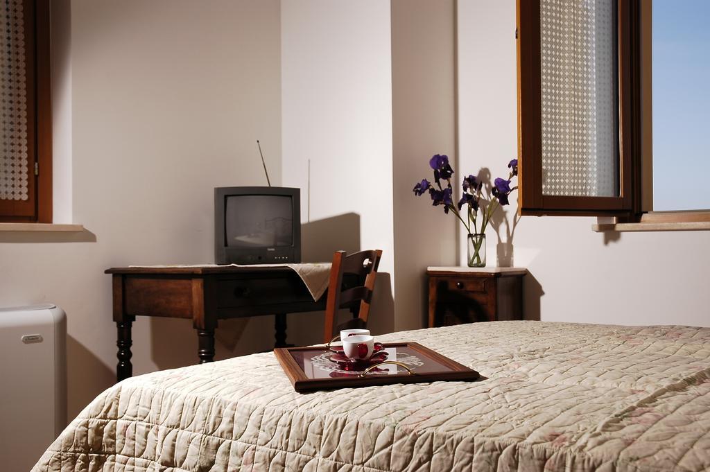 Briciola Di Sole Guest House Grottammare Ruang foto